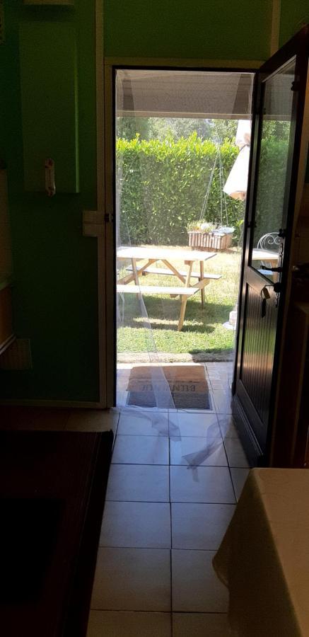 Chez Josie, Gîte et jardin privé, indépendant, calme, parking gratuit, Francheville  Exterior foto